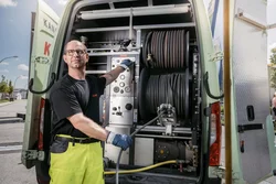 Kanalreinigung mit Spülfahrzeugen in Runding